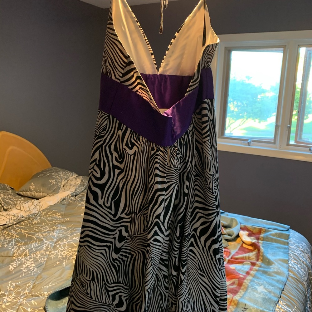 Dress - Picture 3 of 3